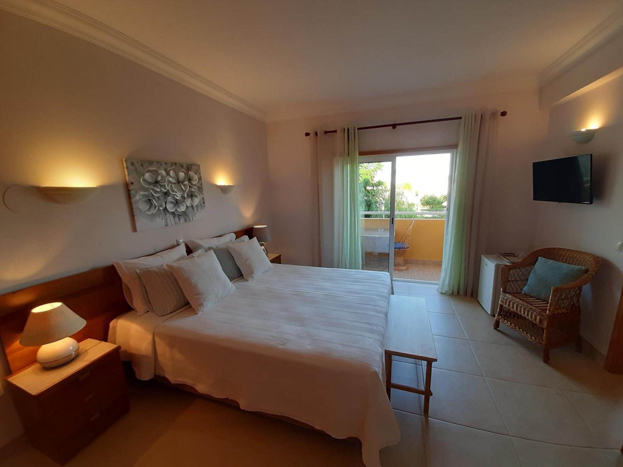Lucie Lime Guesthouse Praia Da Luz Exterior photo
